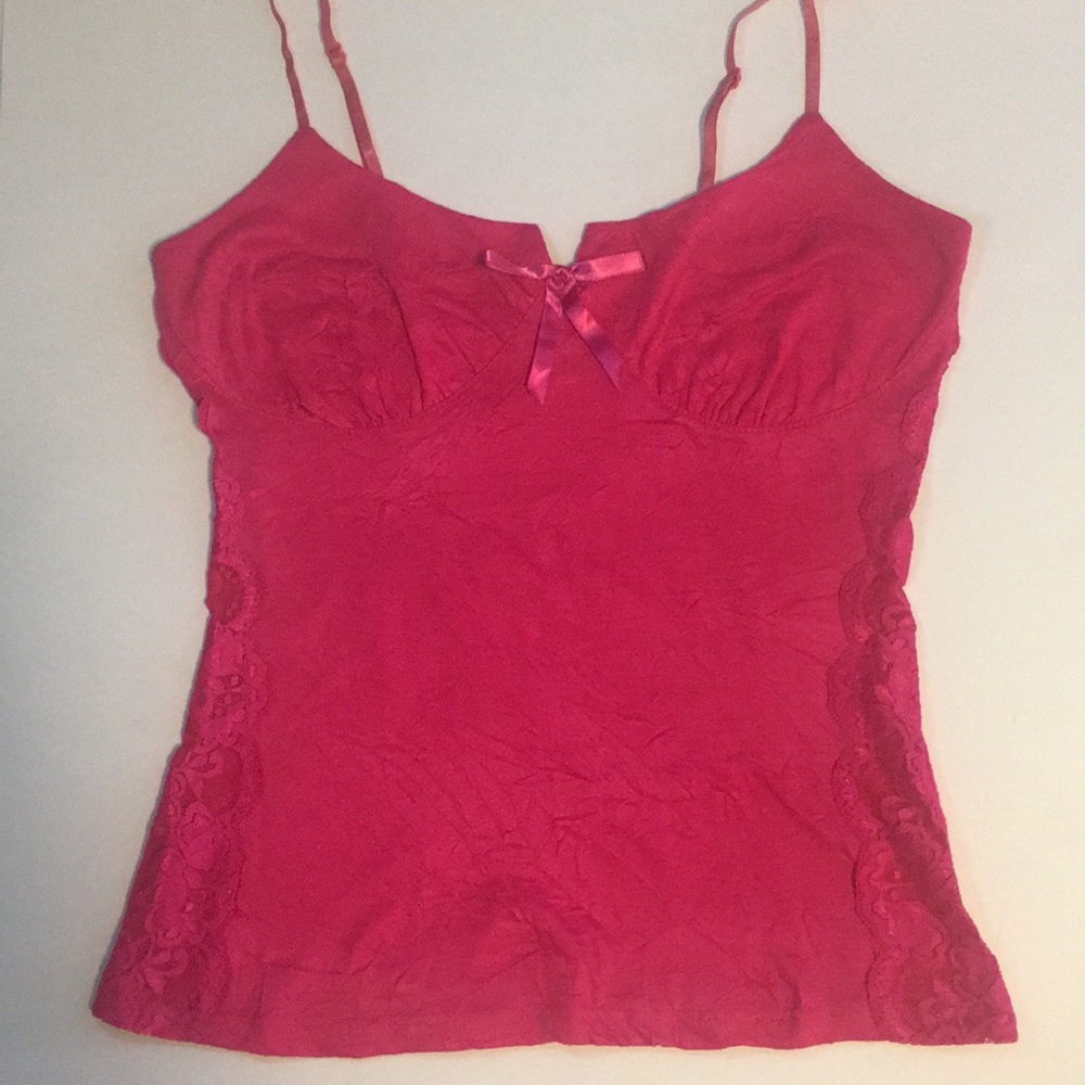 Pink tank top with lace sides and ribbon 🎀